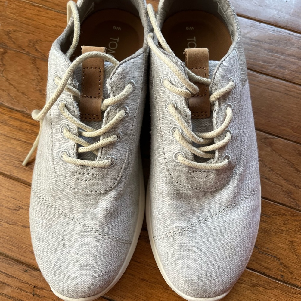 Like new Toms shoes!